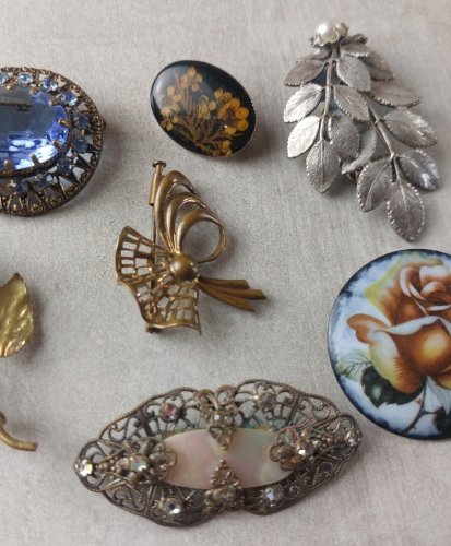Lot de bijoux / fond de tiroir, broches, vintage