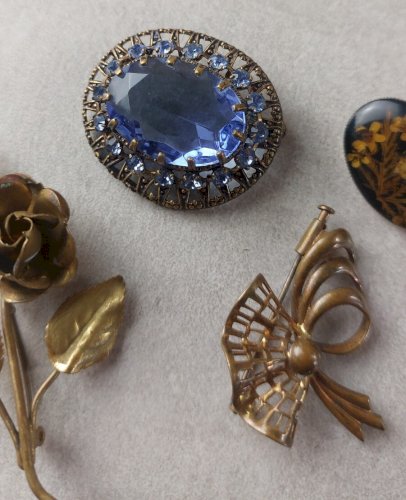 Lot de bijoux / fond de tiroir, broches, vintage