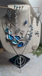 set of recent jewelry - ideas for small Christmas gifts