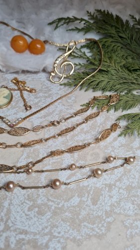 lot de bijoux récents - idées pour petit cadeau de Noël