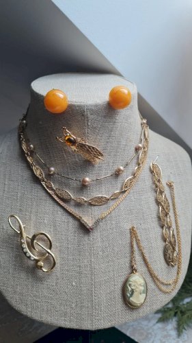 lot de bijoux récents - idées pour petit cadeau de Noël