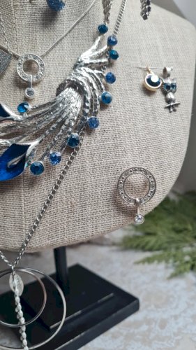 lot de bijoux récents - idées pour petit cadeau de Noël