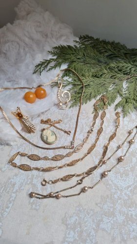 lot de bijoux récents - idées pour petit cadeau de Noël