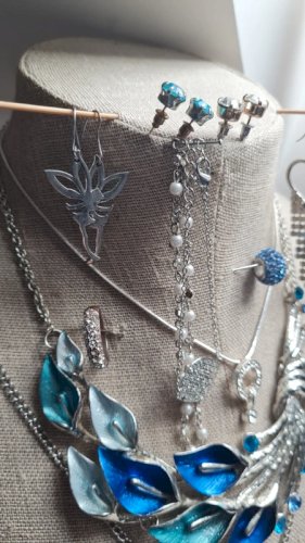 lot de bijoux récents - idées pour petit cadeau de Noël