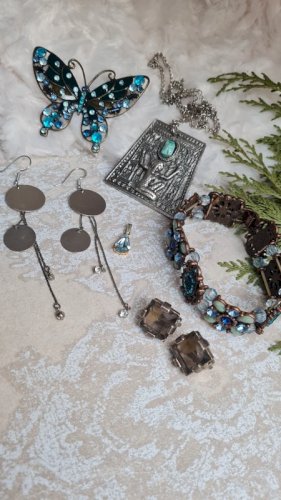 lot de bijoux récents - idées pour petit cadeau de Noël