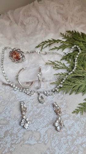 lot de bijoux récents - idées pour petit cadeau de Noël