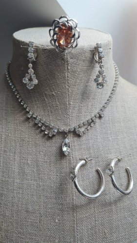 lot de bijoux récents - idées pour petit cadeau de Noël