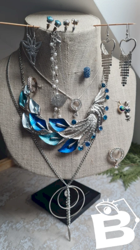 lot de bijoux récents - idées pour petit cadeau de Noël