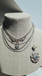 Lot de bijoux vintage avec strass