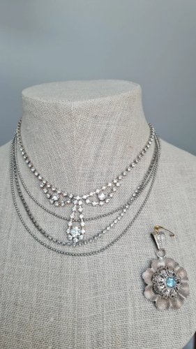 Lot de bijoux vintage avec strass