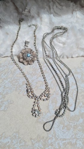 Lot de bijoux vintage avec strass