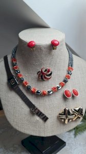 lot de bijoux vintage collier en corail et hématite pour petit cadeau