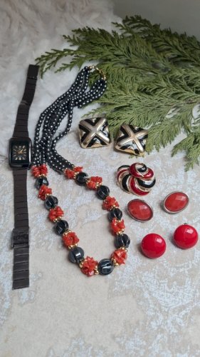 lot de bijoux vintage  collier en corail et hématite pour petit cadeau
