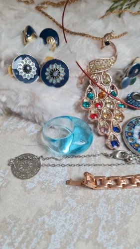 lot de bijoux vintage et récents pendentif de Murano pour petit cadeau de Noël