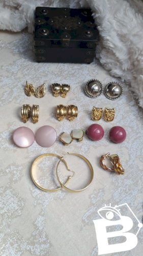lot de Boucles doreilles et clips vintage