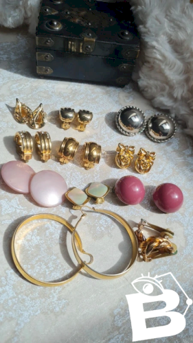 lot de Boucles doreilles et clips vintage