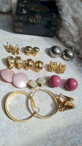 lot de Boucles doreilles et clips vintage