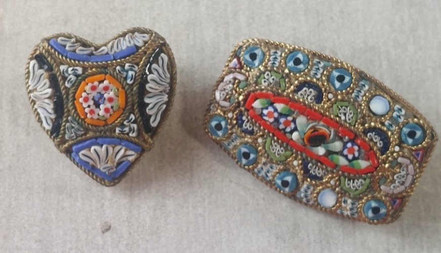 Lot de broches décor fleurs en micro mosaïques, Italie ^