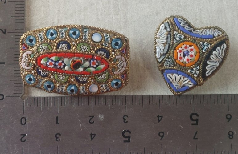 Lot de broches décor fleurs en micro mosaïques, Italie ^