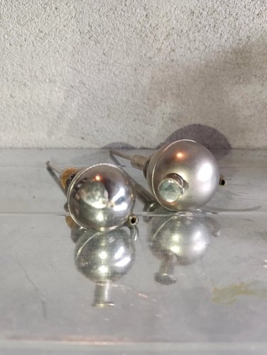 lot de deux anciens bouchons doseurs de bar en bon etat