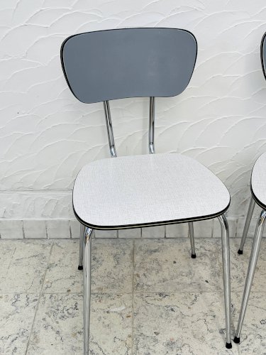 Lot de deux chaises vintage formica gris et chrome