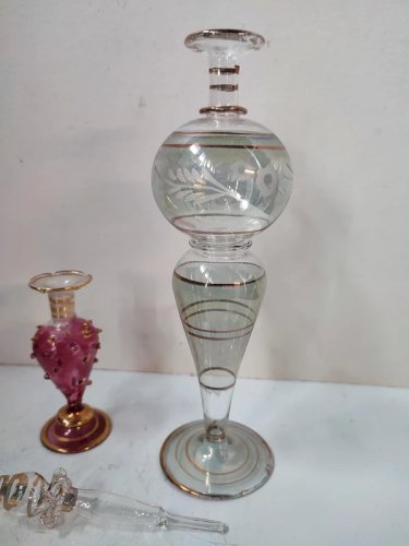 lot de deux flacons à parfum dit egyptien avec bouchon en bon etat