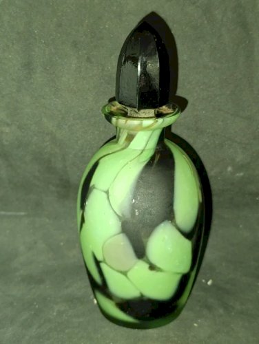 lot de deux flacons ancien en verre marmoreen en bon etat