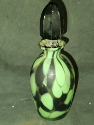 lot de deux flacons ancien en verre marmoreen en bon etat