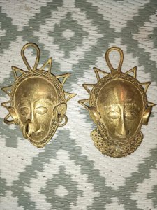 lot de deux masques en laiton ou bronze tribal africain en bon etat