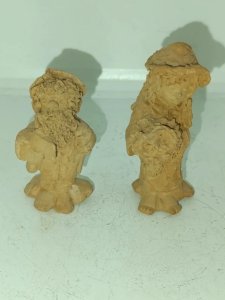 lot de deux petites sculptures artisanales en terre cuites en bon etat