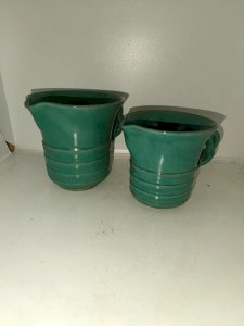 lot de deux pots à lait ou petit pichet signés AC en bon etat