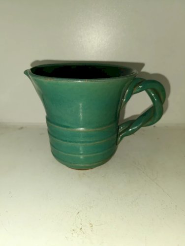 lot de deux pots à lait ou petit pichet signés AC en bon etat