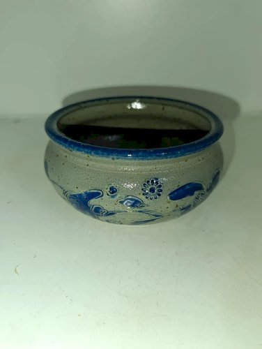 lot de deux pots alscaciens à decor floral signés en bon etat