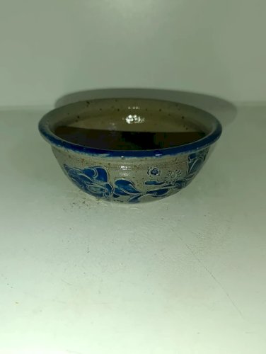 lot de deux pots alscaciens à decor floral signés en bon etat