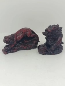 set of two Asian sculptures in the shape of a dragon and a tiger in good condition
