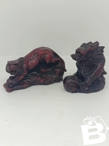 lot de deux sculptures asiatiques forme dragon et tigre en bon etat
