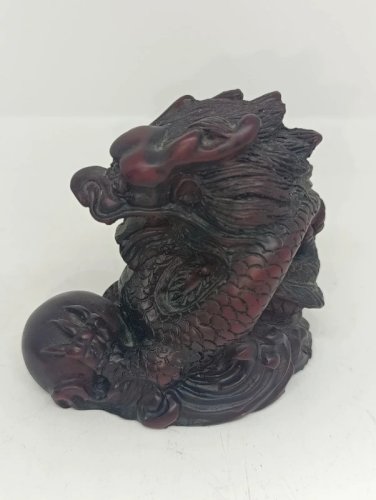 lot de deux sculptures asiatiques forme dragon et tigre en bon etat