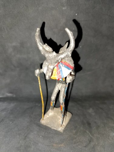 lot de deux sculptures en metal peint artisanales divinite africaine en bon etat