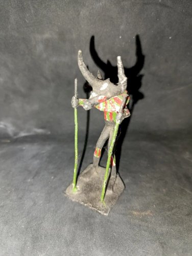 lot de deux sculptures en metal peint artisanales divinite africaine en bon etat