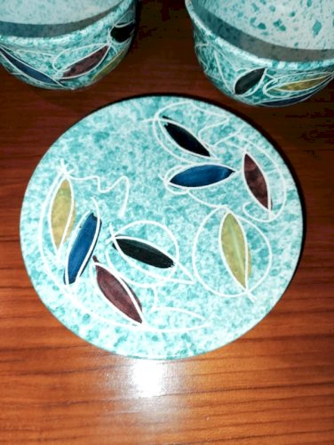 lot de deux tasses avec poignees et une coupelle vallauris signé Borty en bon etat