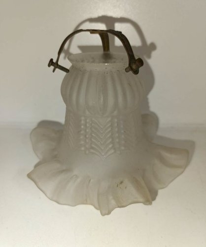 Lot de deux tulipes pour lampes en bon etat (made in chiner)