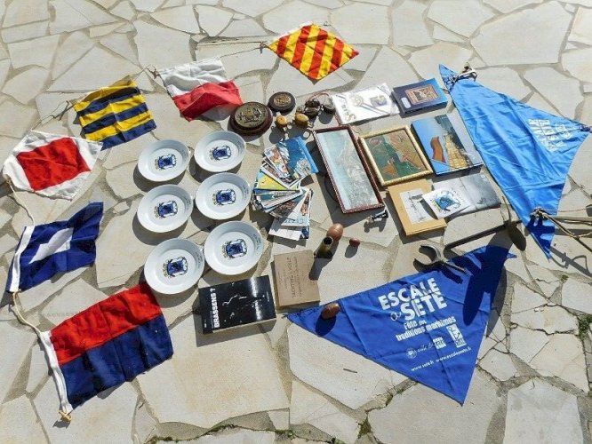 LOT DE DIVERS OBJETS SUR SETE