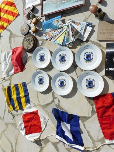 LOT DE DIVERS OBJETS SUR SETE