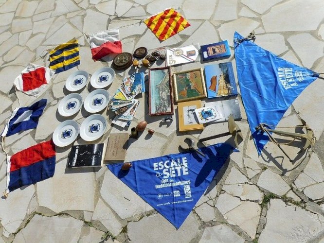 LOT DE DIVERS OBJETS SUR SETE