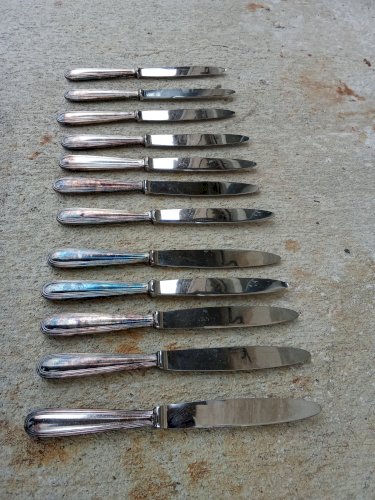 Lot de douze couteaux de table ancien 
