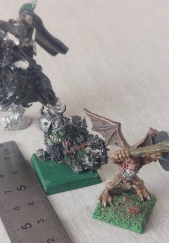 Lot de figurines en métal pour jeu de rôle, à identifier ^