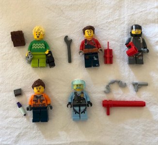Lot de figurines Lego et accessoires