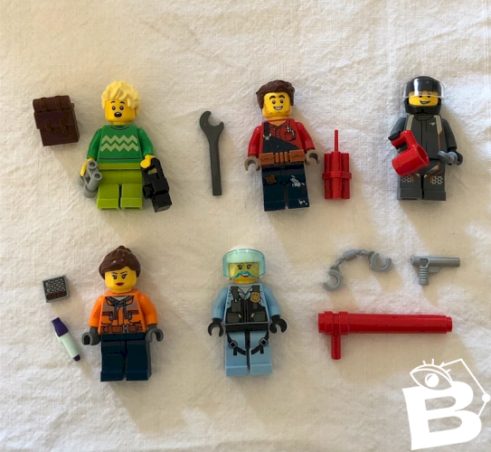 Lot de figurines Lego et accessoires