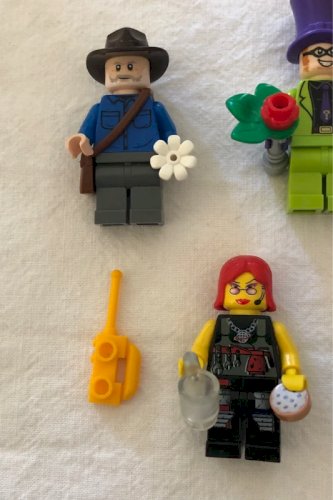 Lot de figurines Lego et accessoires