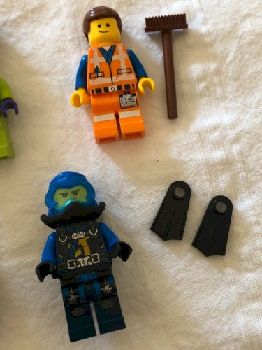 Lot de figurines Lego et accessoires